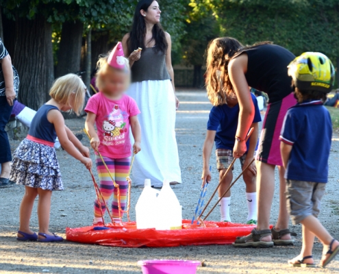 Seifenblasen_Kindergeburtstag_8 Riesenseifenblasen Showeinlage